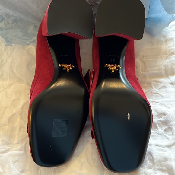 Prada red velvet shoes - Picture 4 of 12